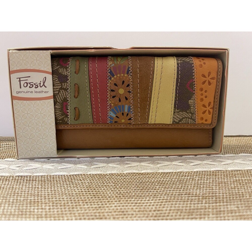 New In Box Fossil Leather Vintage Wallet & Check Book